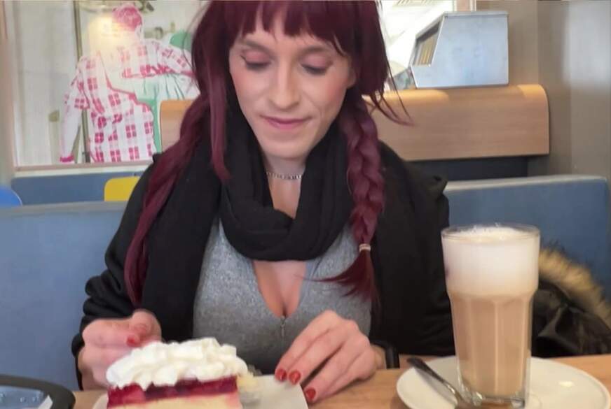 TV_Helena_Kimberly: Neuer Remote Plug leuchtet beim Shopping! Geile L***e dank heftiger Vibrationen!