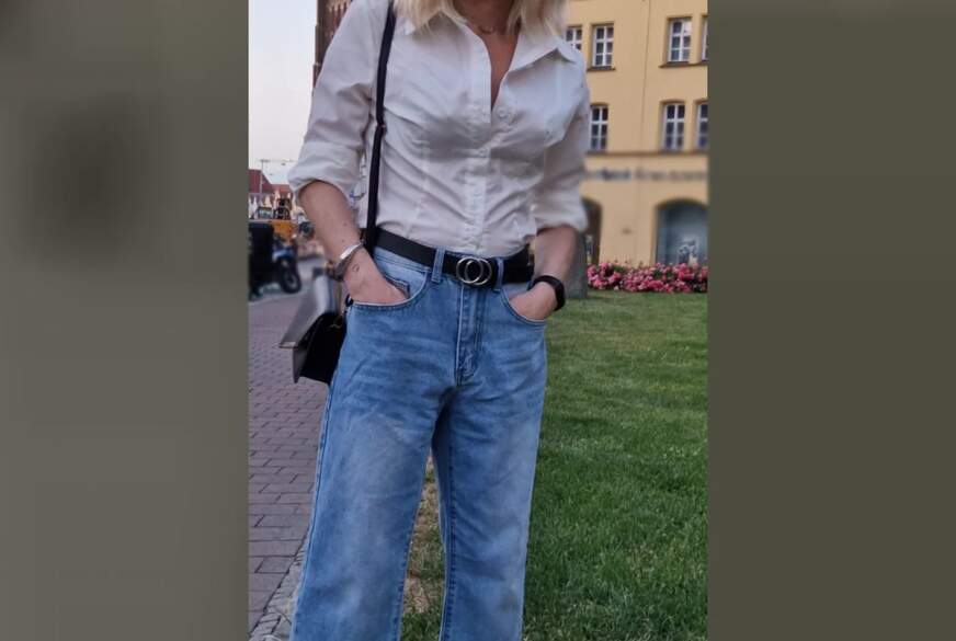 TV_Helena_Kimberly: Public Wetting mitten in der City! Mit klatschnasser Jeans gehts wieder nach Hause! FULL CLIP