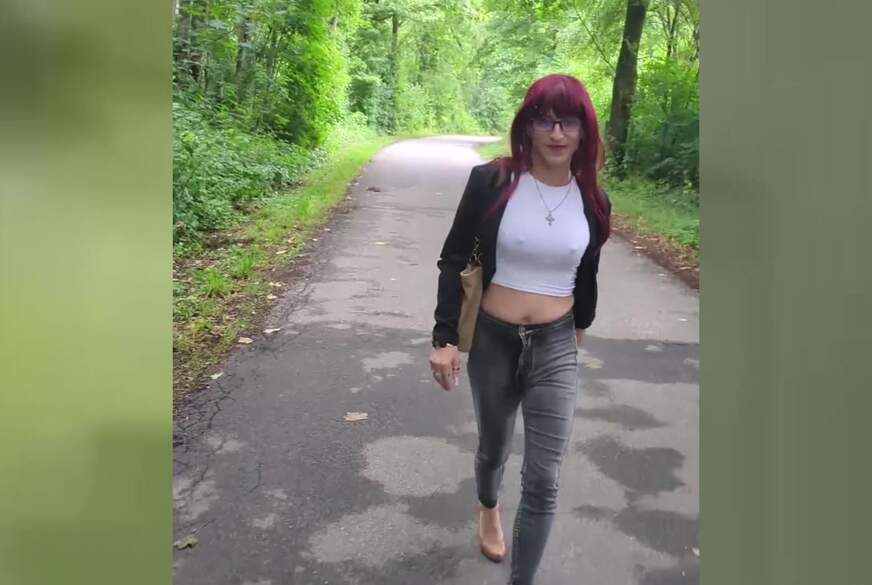 TV_Helena_Kimberly: Geil gehts in den Feierabend! W*****n im ÖPNV und C*****t im Gebüsch!