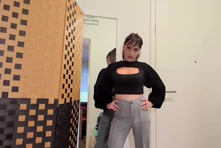 Was soll ich mit deinem winzigen S*****z? Pack ihn weg und s****z in deine Hose! SPH JOI von TV_Helena_Kimberly