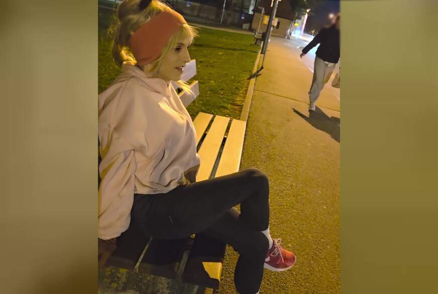 TV_Helena_Kimberly: Feierabend-Joggingrunde dauergeil dank P********g und Remote Plug im A***h!