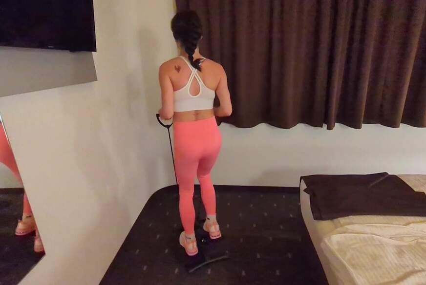TV_Helena_Kimberly: Doppeltes Cardio Workout! Zuerst gehts aufn Stepper, dann ran an den S*****z!