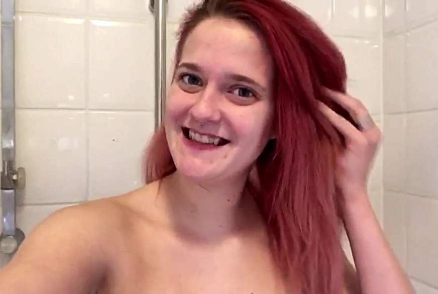 Roxy-Lunita: H**tER ORGASMUS N DER BADEWANNE DANK DUSCHKOPF