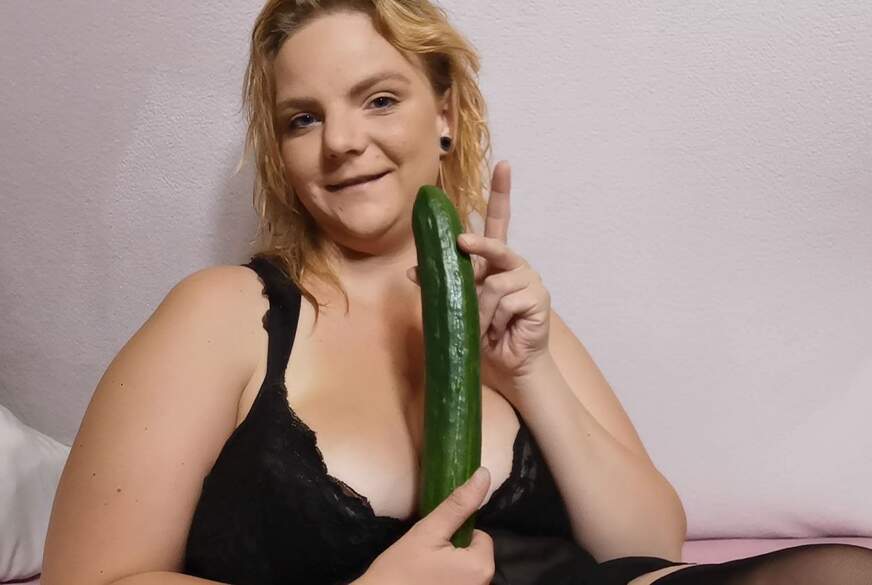 NaughtyNatascha: VERDAMMT ist die RIESIG!!! GEILER GURKENf**k BIS ZUM S****t ORGASMUS