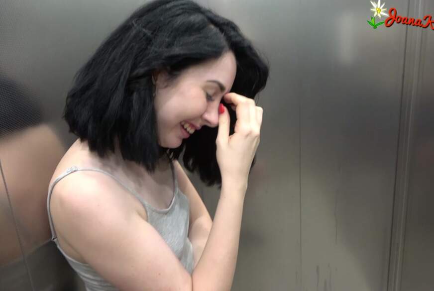Mein erstes Mal im Fahrstuhl den Nachbarn verführt zum F****n!! von JoanaKaiser