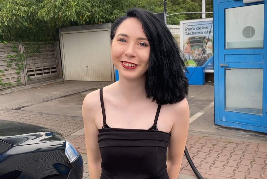 JoanaKaiser: Abgeschleppt und d**********t an der Tanke zum Sex überredet !