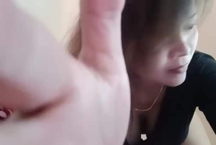 HotVanessa: im Schlafgemach mal blankgezogen