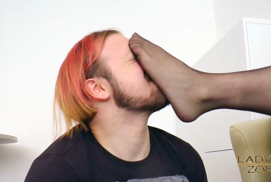 Riech meine verschwitzen Nylonfüße von Lady-Zora pic2