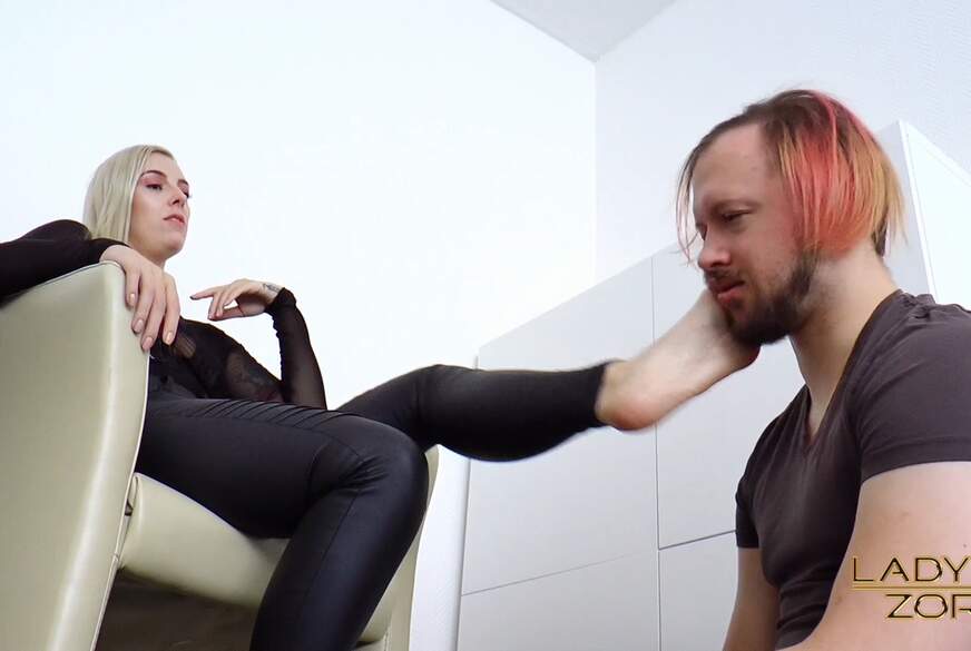 Fußmassage von meinem Sklaven von Lady-Zora pic2