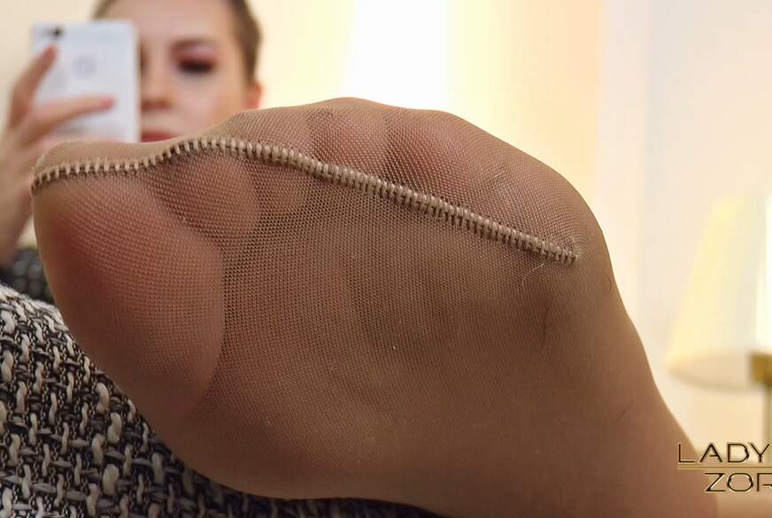 Bewundere meine stinkenden Nylonfüße von Lady-Zora pic4