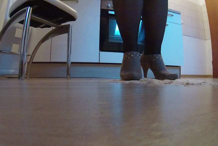 C******g Kekse zertreten für echte Liebhaber von SandraWeber pic4
