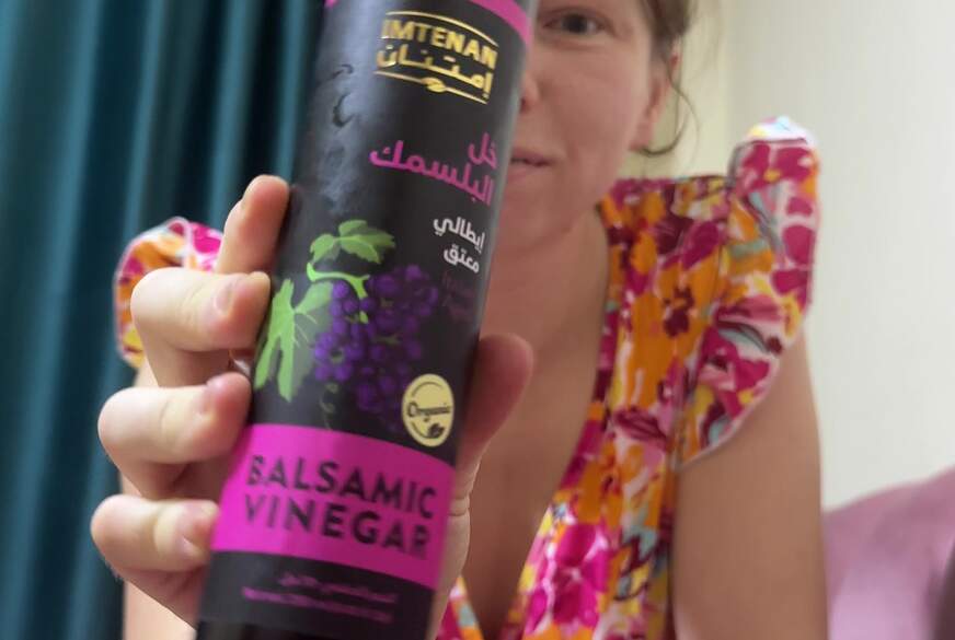 Sweet-lucy: Essigflasche ganz tief in meine M****i geschoben und g*****t