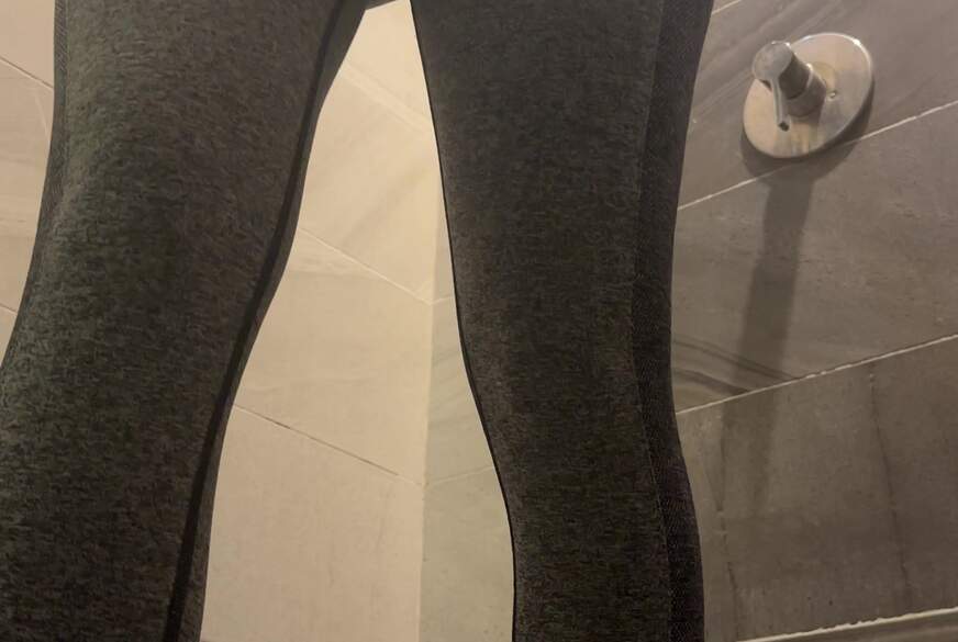 Duschen im Fitnessstudio von Sweet-lucy