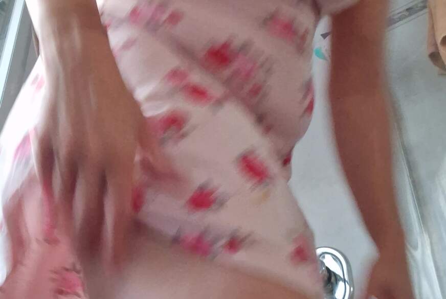 Elena-Secret: shower