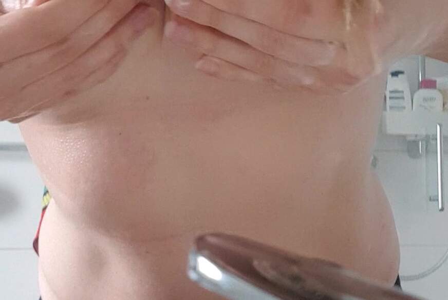 SexySuesse: N**ser Spaß im Badezimmer