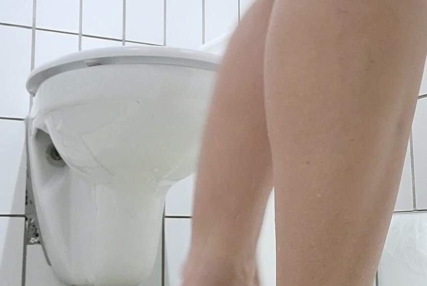 SexySuesse: schwimmbad pipi