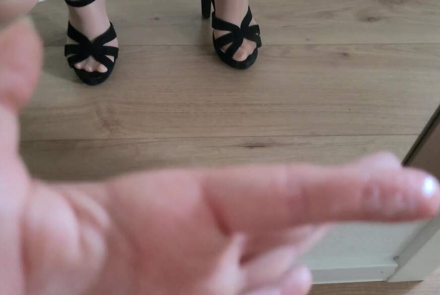 SexySuesse: Lack und Nylonheels mit n**ser P***y, ich lecks ab