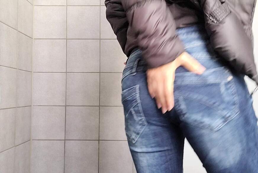 Knackig in Jeans dance and strip in heller U-wäsche Camaltoe von SexySuesse pic1