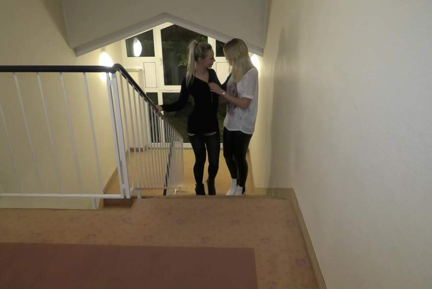 Miley-Weasel: 2 versaute Bondinen die es sich einfach nur heftig und geil besorgen!!