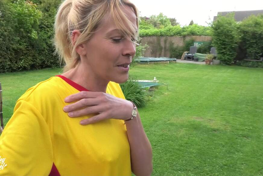 Miley-Weasel: Freche Postbotin während der Arbeit g*****t !! Unglaublich !!