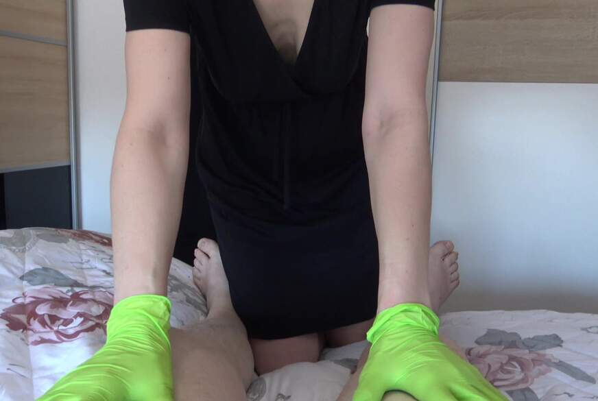 Grüne Handschuhe mit S****a bedeckt von GermanHotMilf pic4