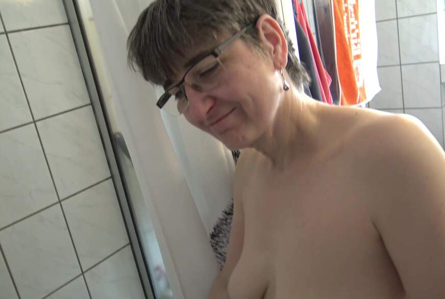 Unter der Dusche von GermanHotMilf pic2