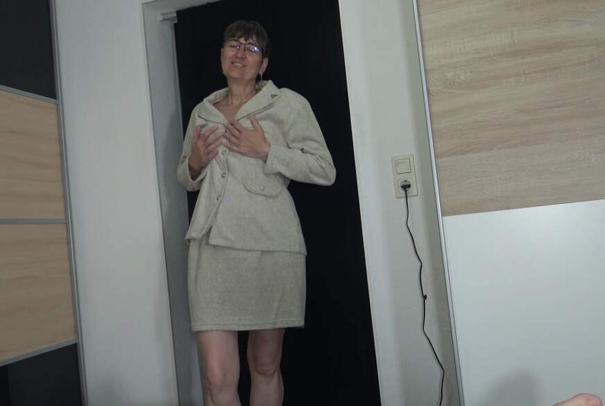 Im Office Outfit von GermanHotMilf pic2