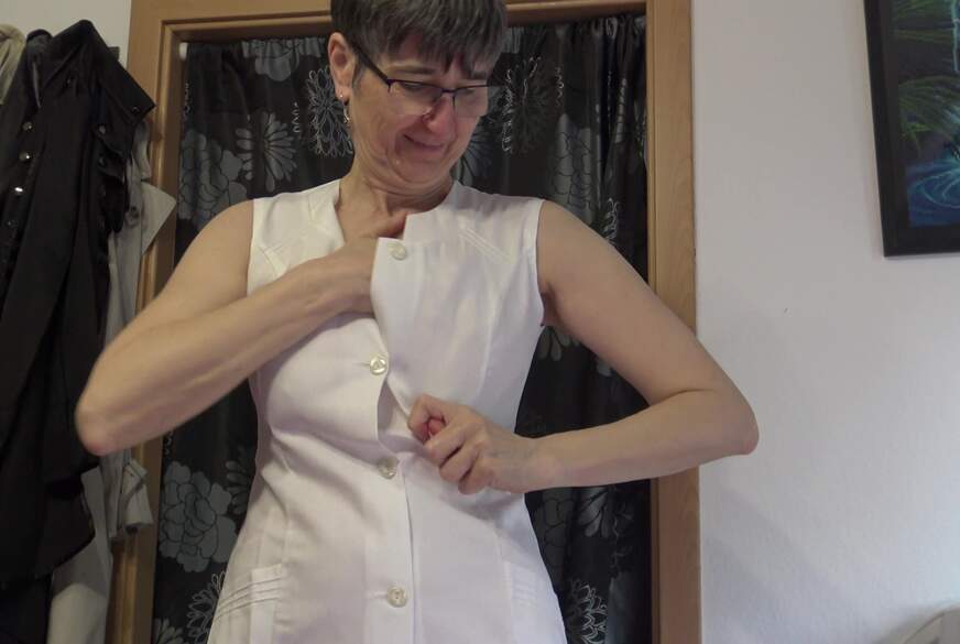 H*****b in White Apron von GermanHotMilf pic3