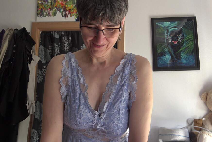 GermanHotMilf: B**wjob in Neglige