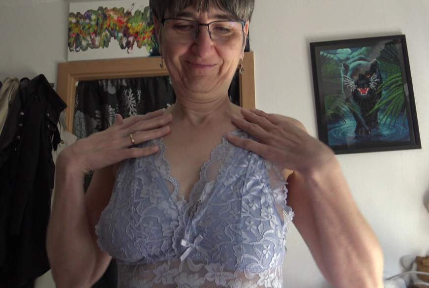 GermanHotMilf: B**wjob in Neglige