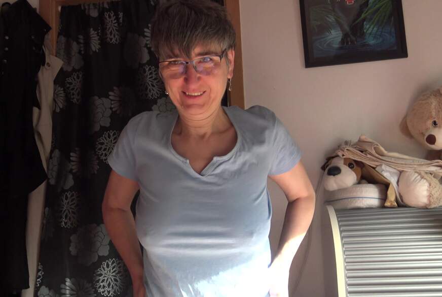 GermanHotMilf: Swallow in the Sun