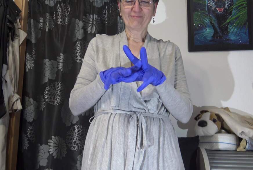 GermanHotMilf: C*m over Blue Gloves