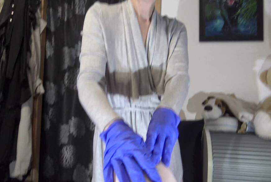 GermanHotMilf: C*m over Blue Gloves