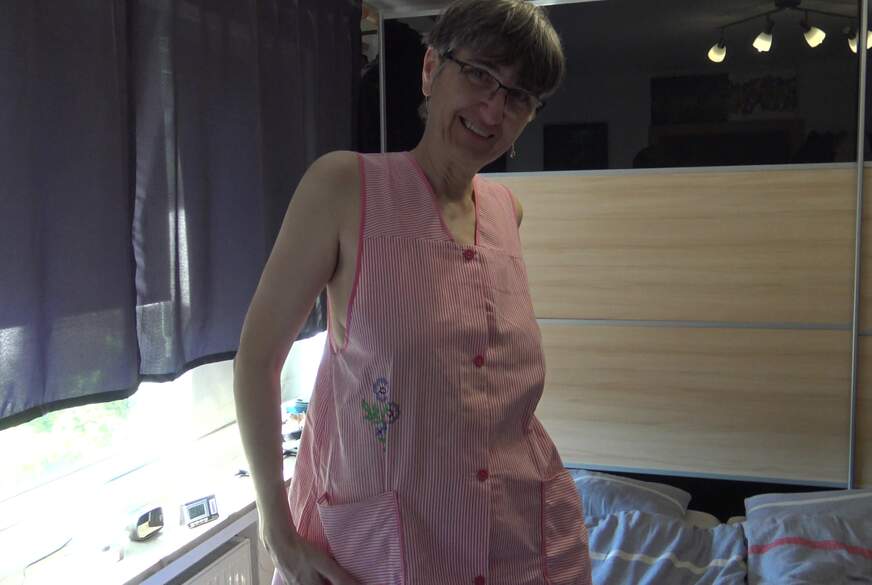 GermanHotMilf: Orgasms on my Knees