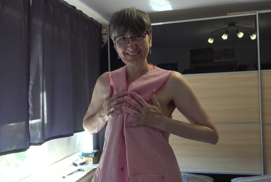 GermanHotMilf: Orgasms on my Knees