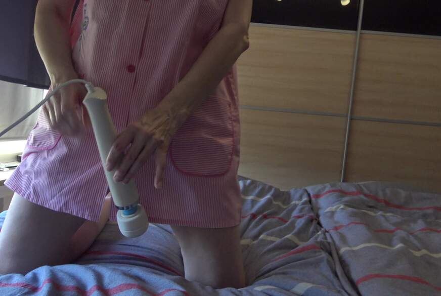 GermanHotMilf: Orgasms on my Knees