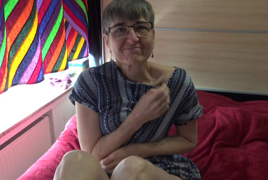 GermanHotMilf: Mit dem schwarzen Dildo