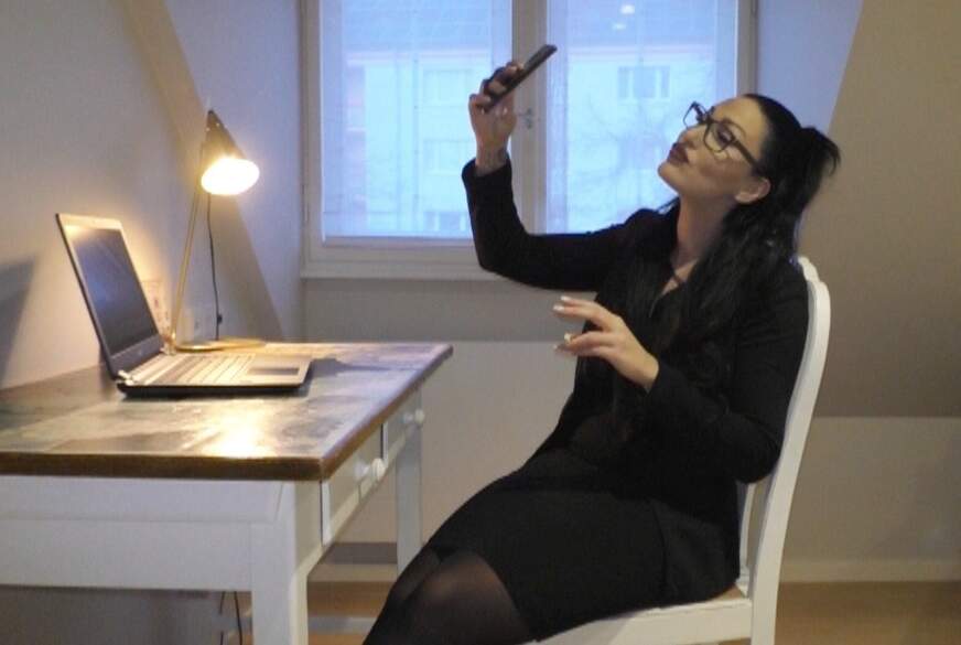 Mira-Grey: Mein Chef ist sauer aber steht auf Nylons !