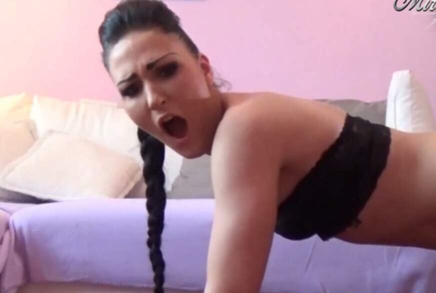 Mira-Grey: Nimm mich Dominant und w***s mich voll!