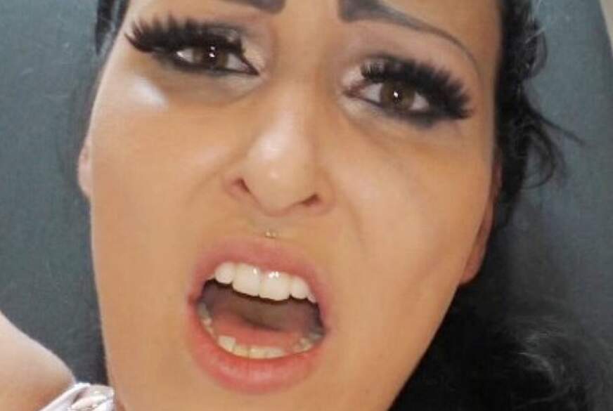 Mira-Grey: A*******k und S****a im Mund
