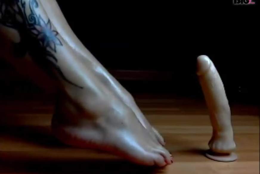 dangerous-to-kiss: Füße, Öl und Toy