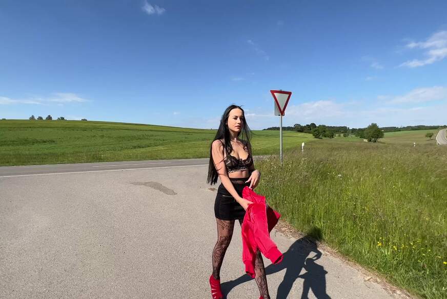 Lola-Candy: Hobbyh**e abgeschleppt und b****t!