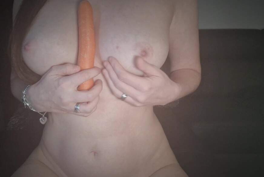 Salia: DAS ERSTE MAL A**l G*****t MIT EINER KAROTTE!! OMG ICH BIN SO ENG!!!!