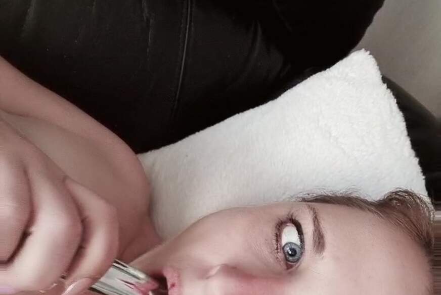 SexyMary3333: Ich masturbiere mit Vibrator heiß und geil....