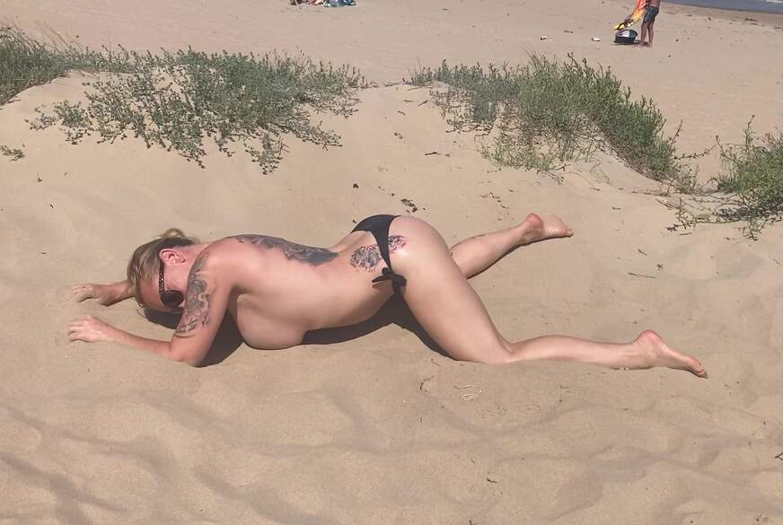 MelissaStrip: Ich wälze mich nackt im Sand!!!