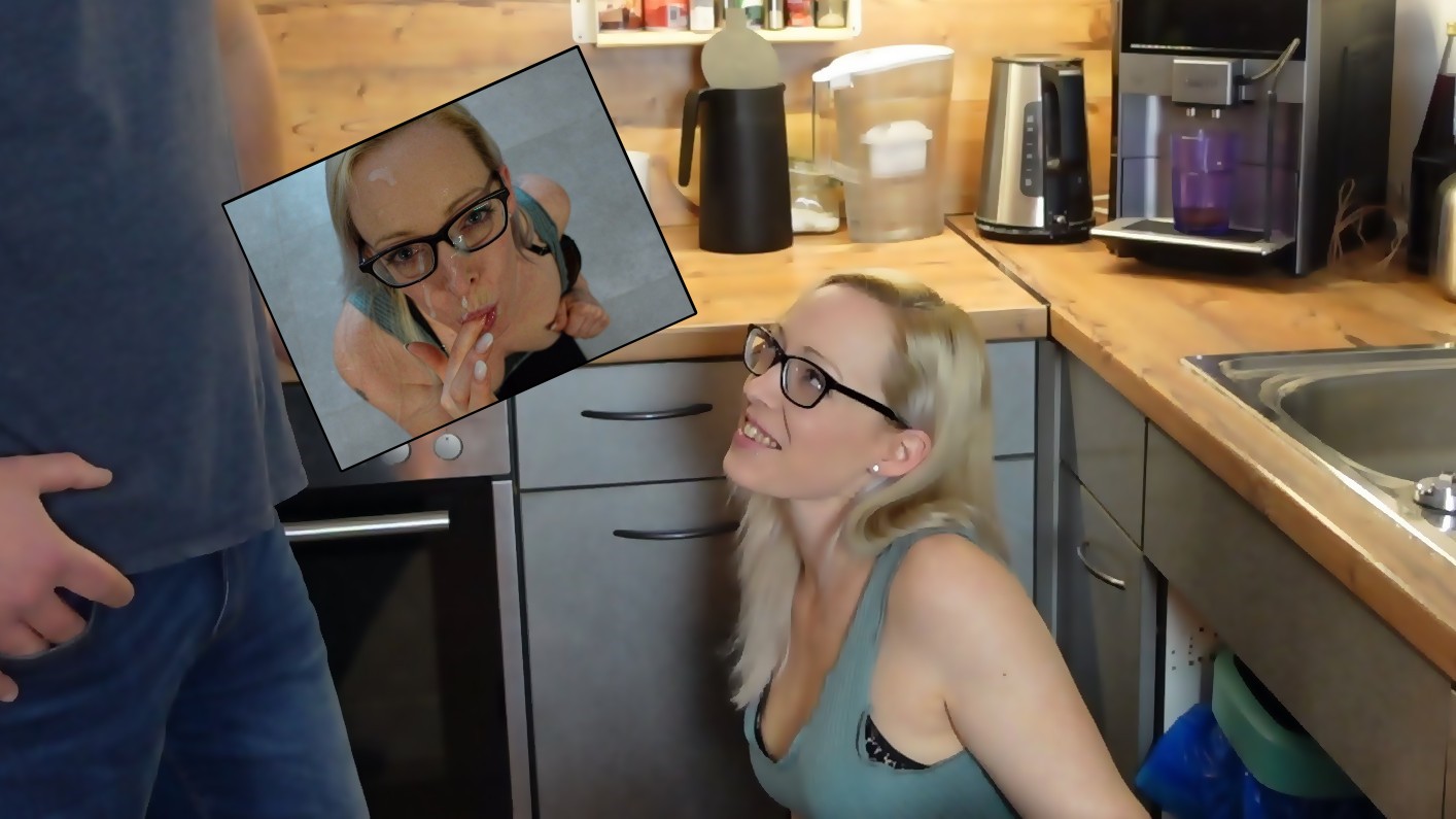 Bin ich so Durchtrieben? Meine erste Gesichts Besamung! Was gibt’s schöneres als wenn man nach der Arbeit heim kommt und die halbe Küche steht unter Wasser ? Guter rat ist teuer wie auch Handwerker, kurz überlegt der Freund meiner Freundin ist doch Handwerker. Na Sie wird ja wohl nichts dagegen haben wenn ich Ihn mir mal leihe oder ?
Aber irgendwie kam es doch anders wie gedacht der wollte auch noch was fürs reparieren. So ganz abgeneigt war ich dann doch nicht und auch geil, eine gefährlich Mischung! Aber seht selbst!
Bist du auch handwerklich begabt ?

#blowjob #cumshot #facial