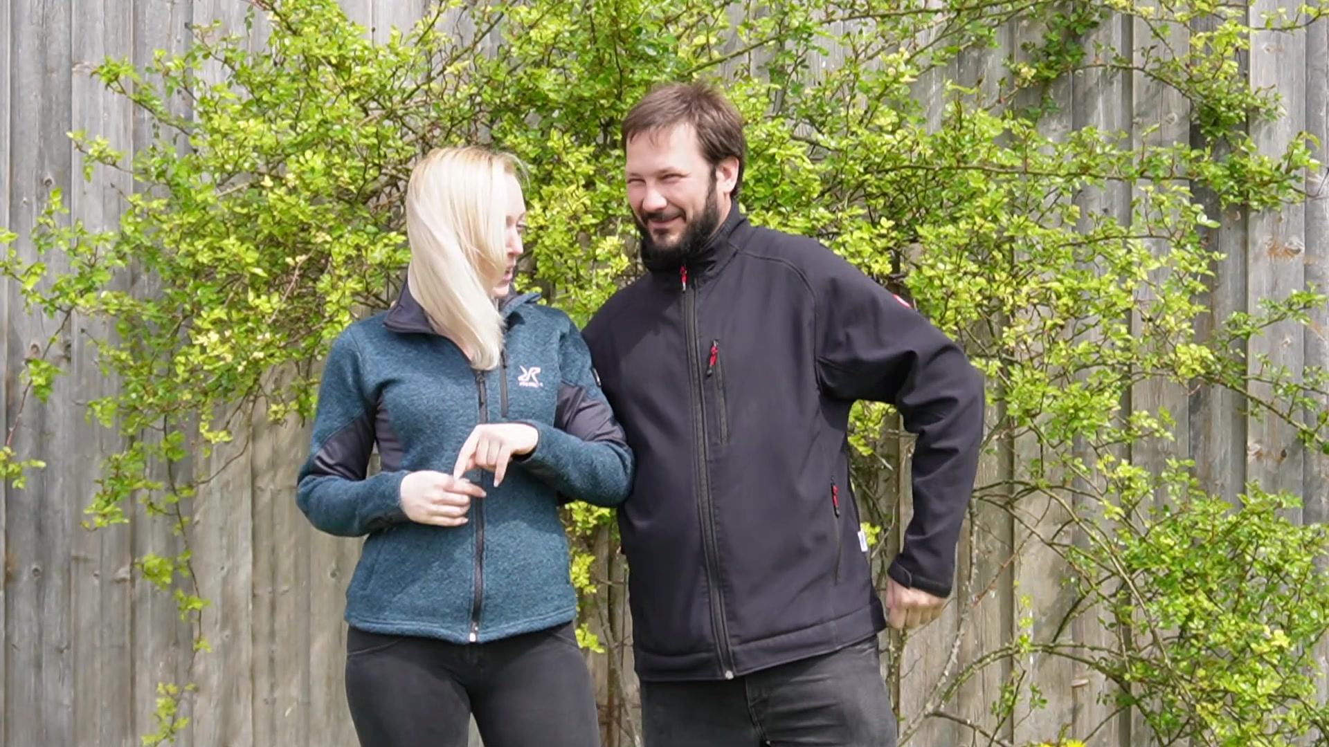 Endlich hat es mal geklappt! Einer der ersten der sich nach meinem Userdrehaufruf gemeldet hat und auch Wort gehalten hat! Oh man war ich aufgeregt... naja eigentlich wir beide! Mein erstes User-Dreh Treffen und dann auch noch Outdoor, aber die Aufregung hat nicht lange angehalten. Da wir uns schon sehr angeheizt hatten im Chat, dauerte es nicht lange bis wir den Worten Taten folgen ließen. Ich wollte ja schließlich wissen ob er zu viel versprochen hat, aber sieh selbst! Wenn du auch Lust auf so ein date hast, dann meld dich bei mir.

#userfick #userdate #hardcore