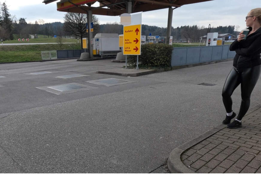 Lea-kirsch: AO-f**k an der Autobahn  XXL S****a L****g statt Kaffeepause