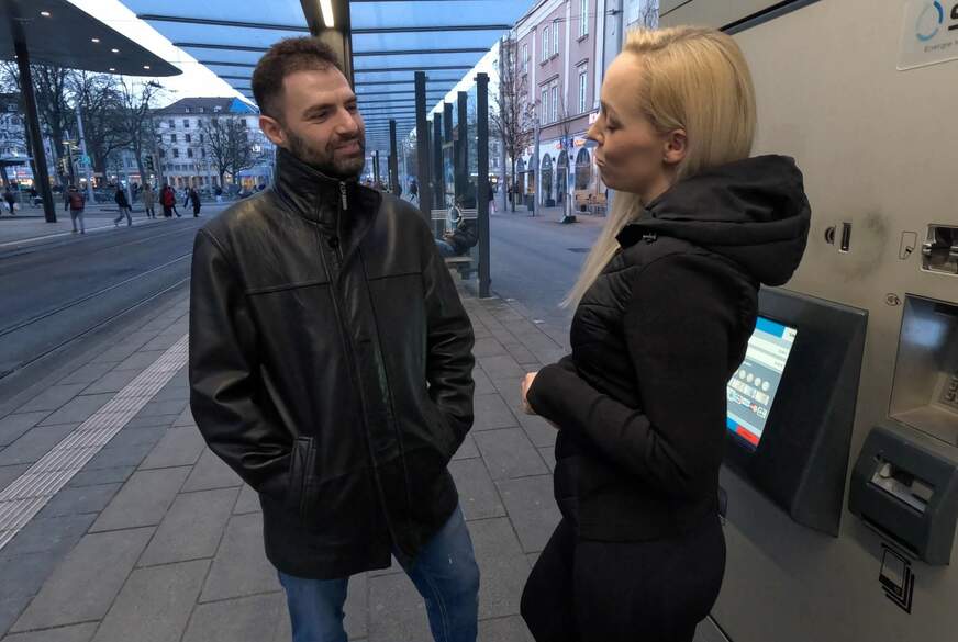 Lea-kirsch: Spontaner USERf**k! MISTSTÜCK schleppt User vom S BAHNHOF AB!!