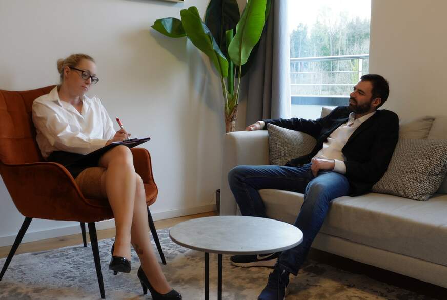 SKANDALÖSE SEXTHERAPIE BEI DR. LEA!  DIE NACHUNTERTSUCHUNG WIRD ZUM HÄRTE TEST!! von Lea-kirsch